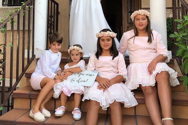 Vestidos de primera comunión para niñas de María Arraez.