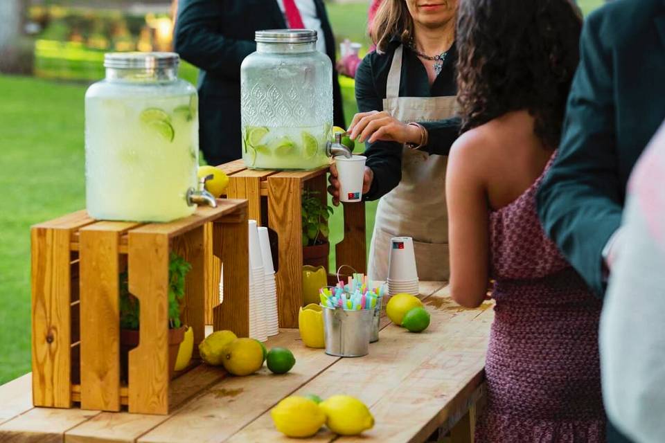 Mesa Aguas y Limonadas