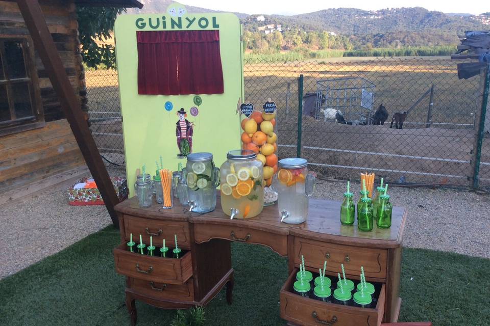 Mesa de aguas frescas