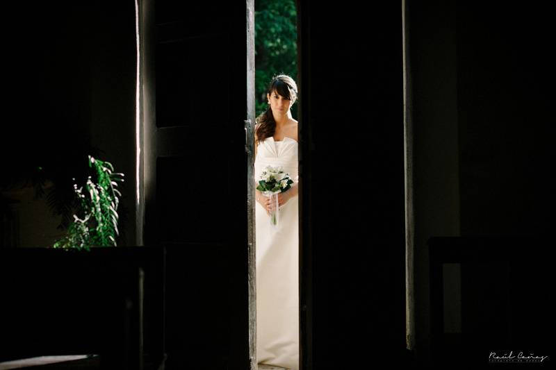 Novia en la ventana