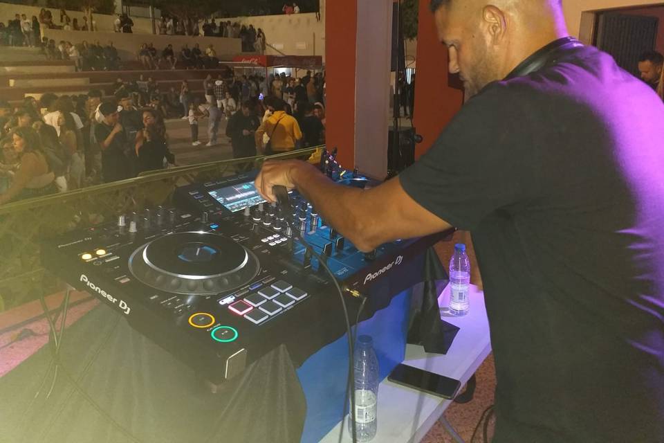 DJ en fiesta de pueblo