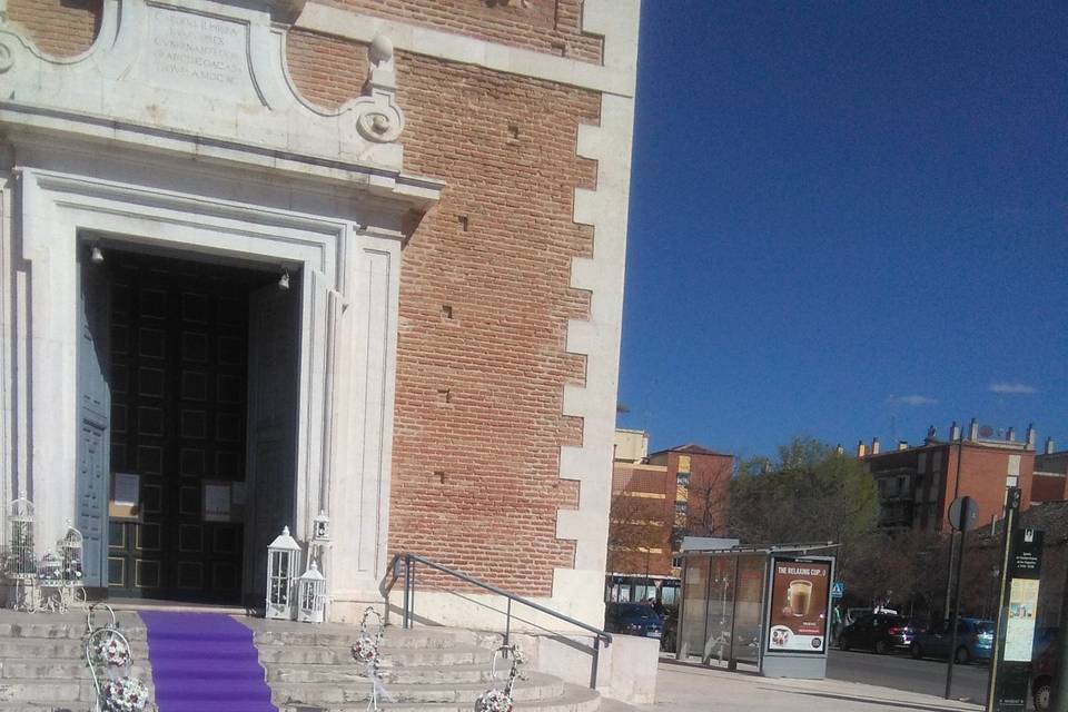 Entrada a la iglesia