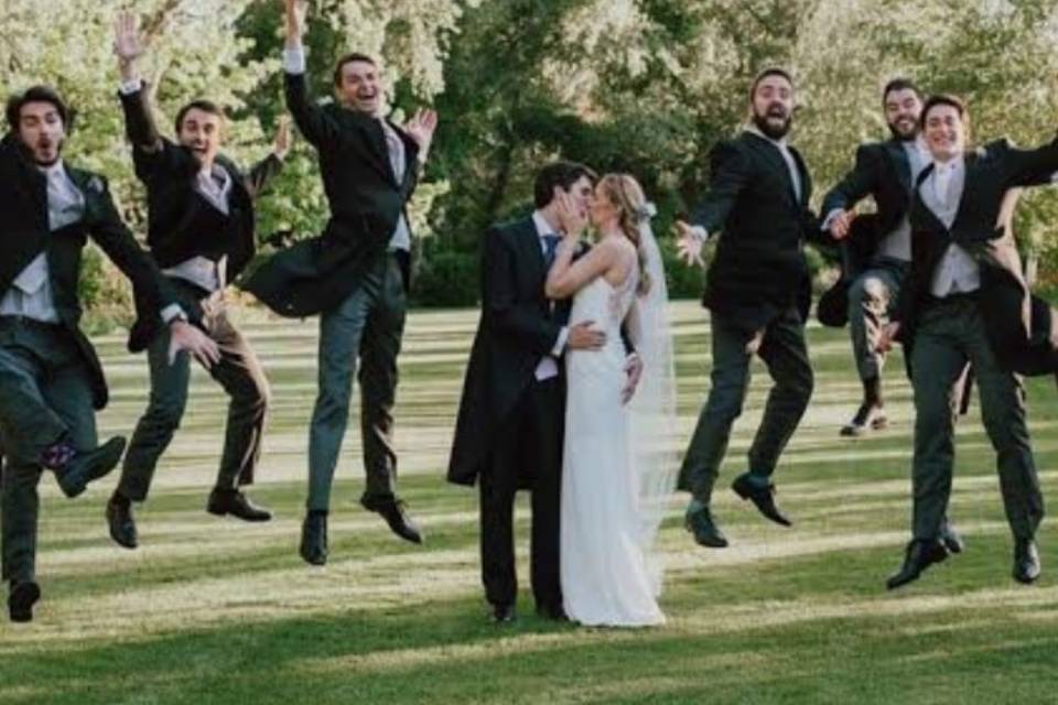 Alegría novios y amigos