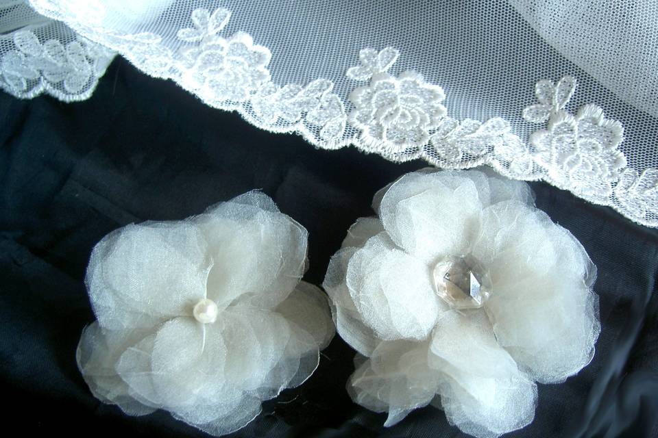 Tocados de novia. Flores realizadas en organza