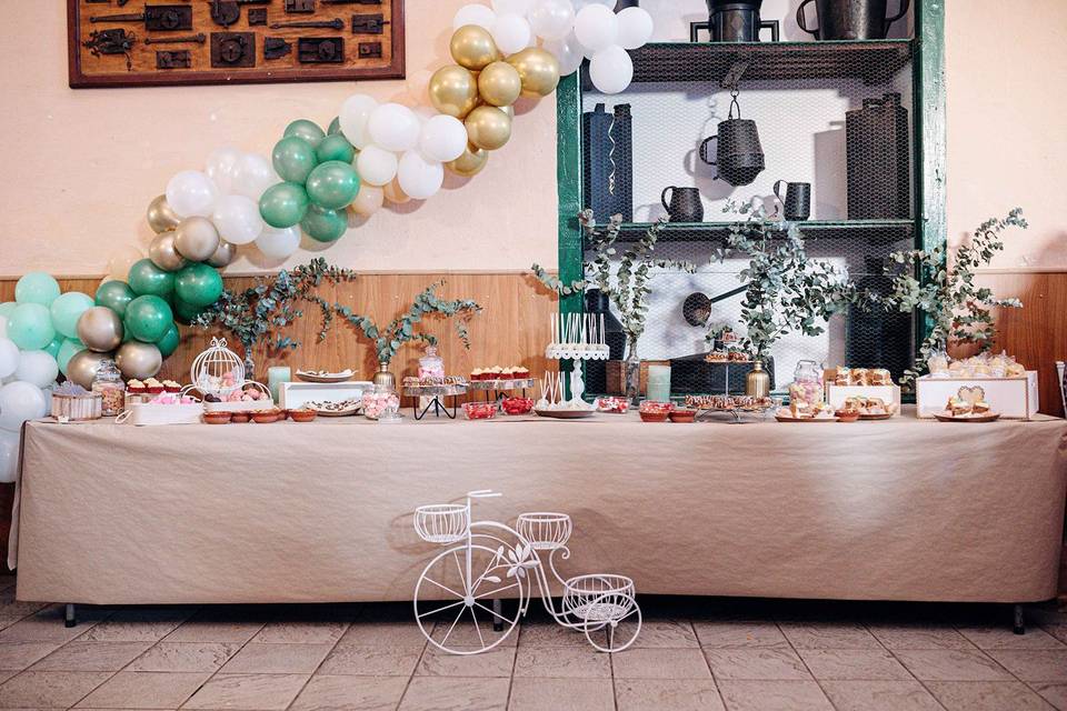 Mesa dulces y chuches boda