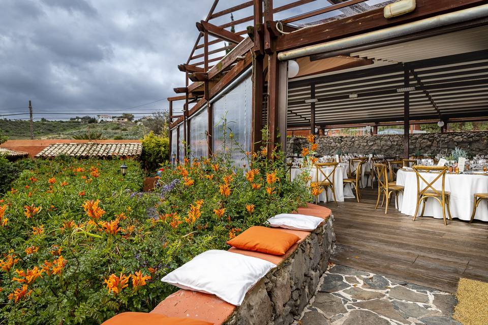 Zona de banquete con pérgola