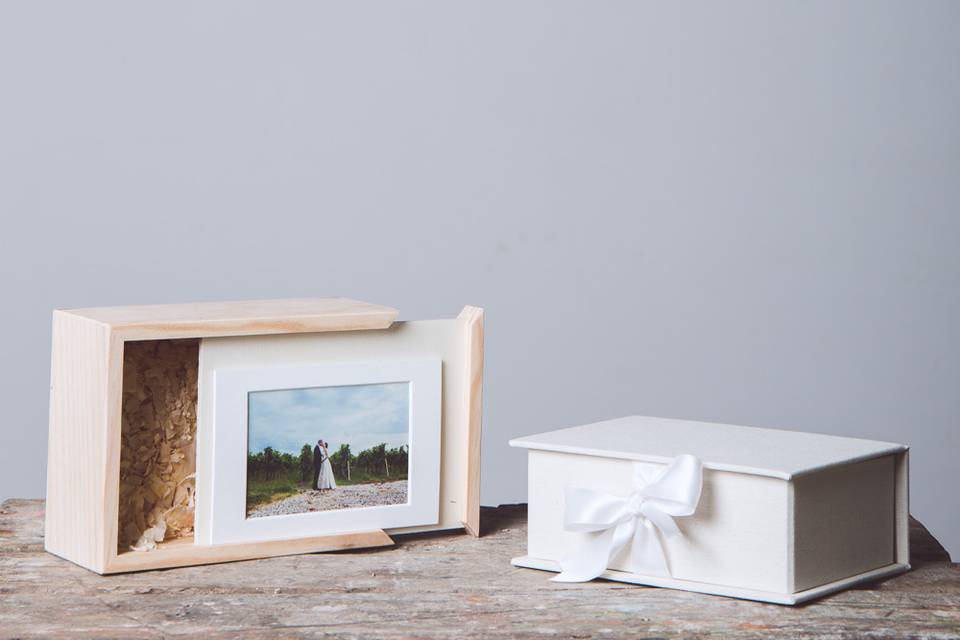 Cajas de madera y tejido