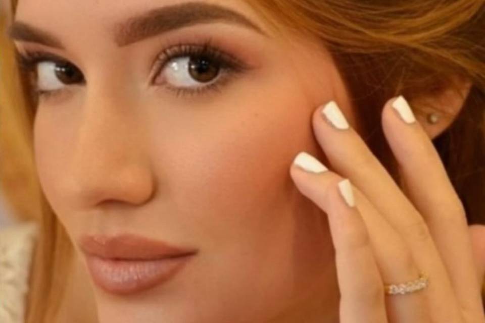 Maquillaje y Peluquería