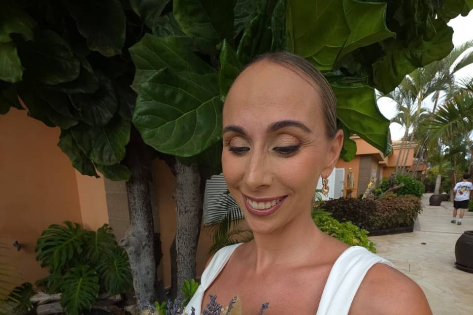 Maquillaje y peinado