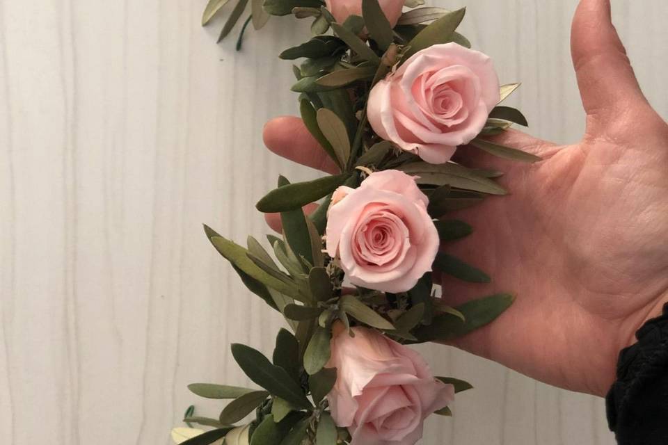 Diadema de rosas preservadas