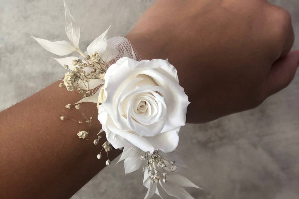 Pulsera de flor preservada