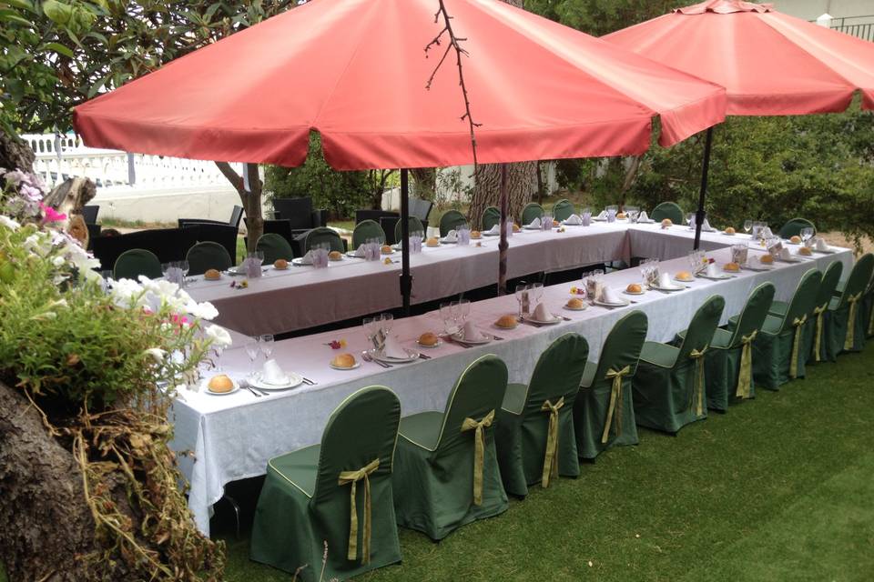 Banquete en el jardín