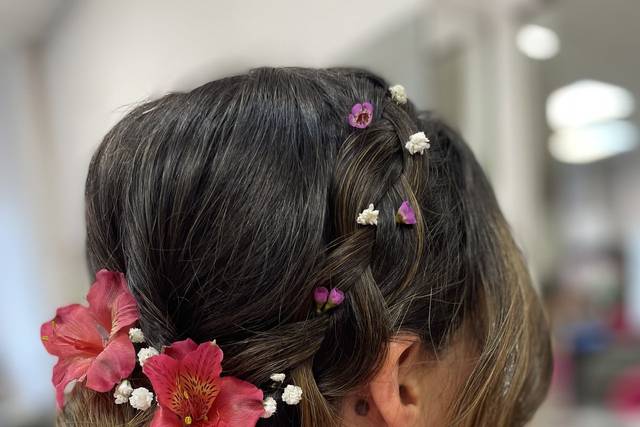 Recogido con flores naturales