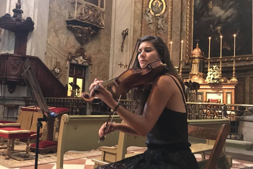 Violín para ceremonia religiosa