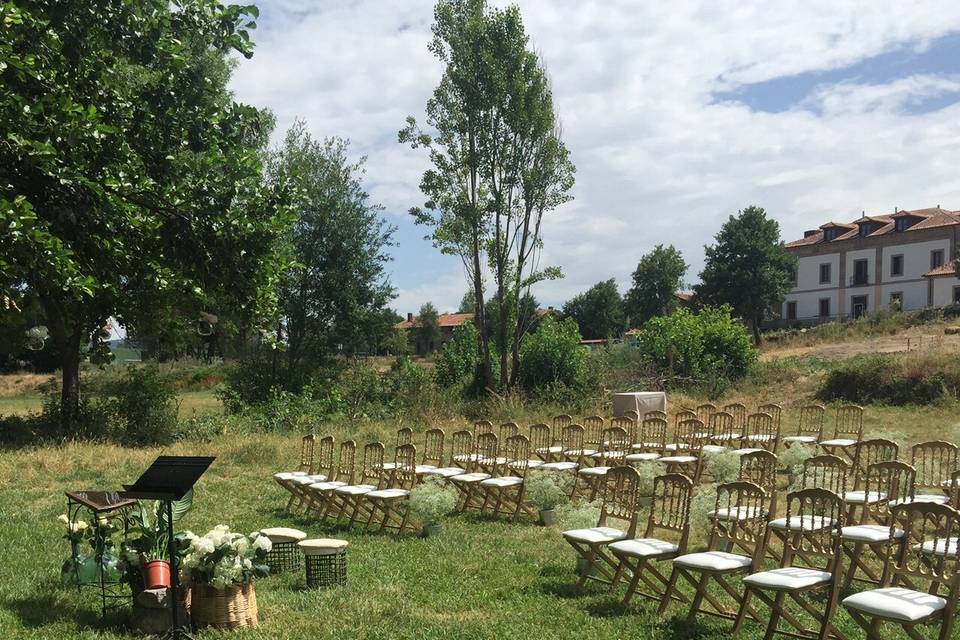 Ceremonia civil en el campo