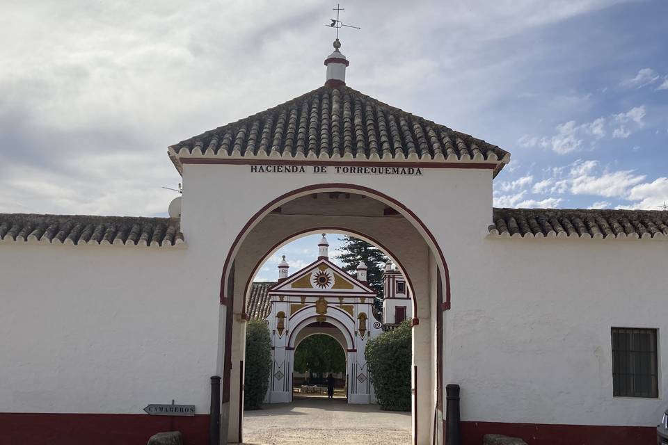 Entrada al patio de labor