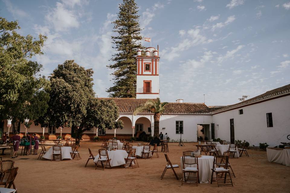 Patio y torre