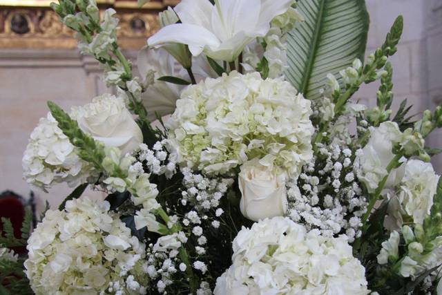 Hortensias y rosas