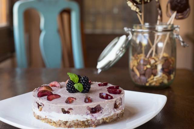 Pastel crudo de cereza