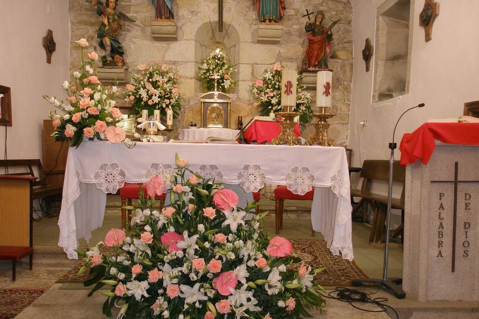 Iglesia con tonos rosas