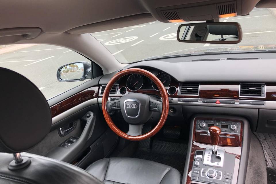 Audi A8 4.2 Quattro interior