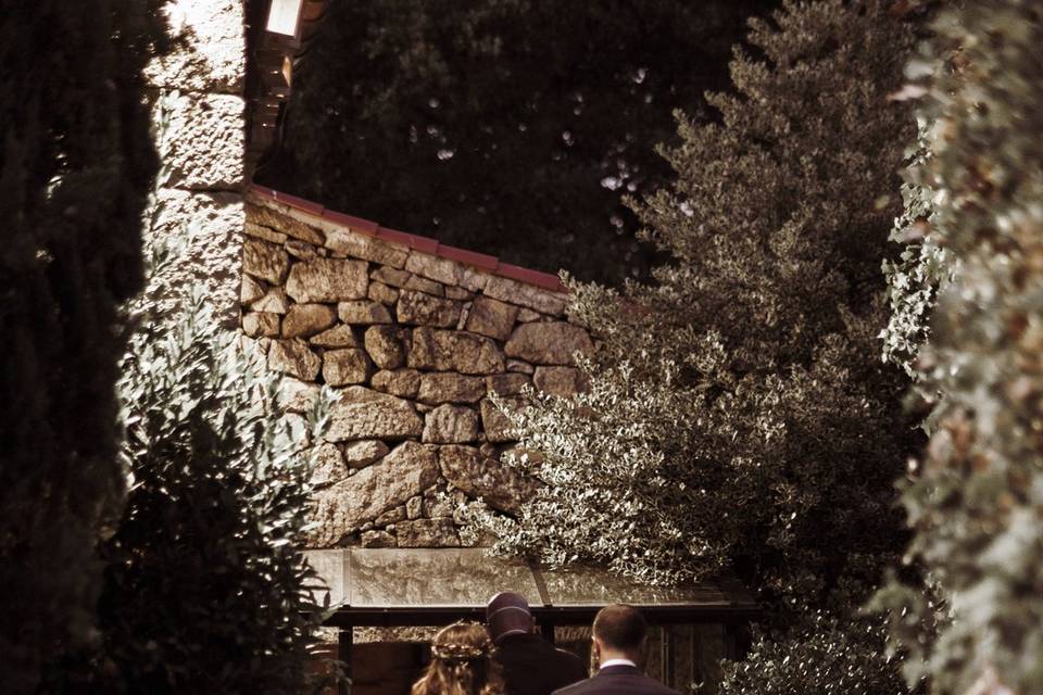 Novios entrando a la ceremonia