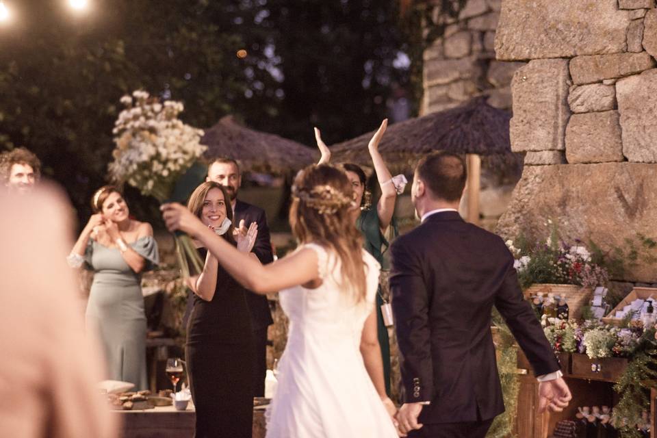 Novios entrando a la ceremonia