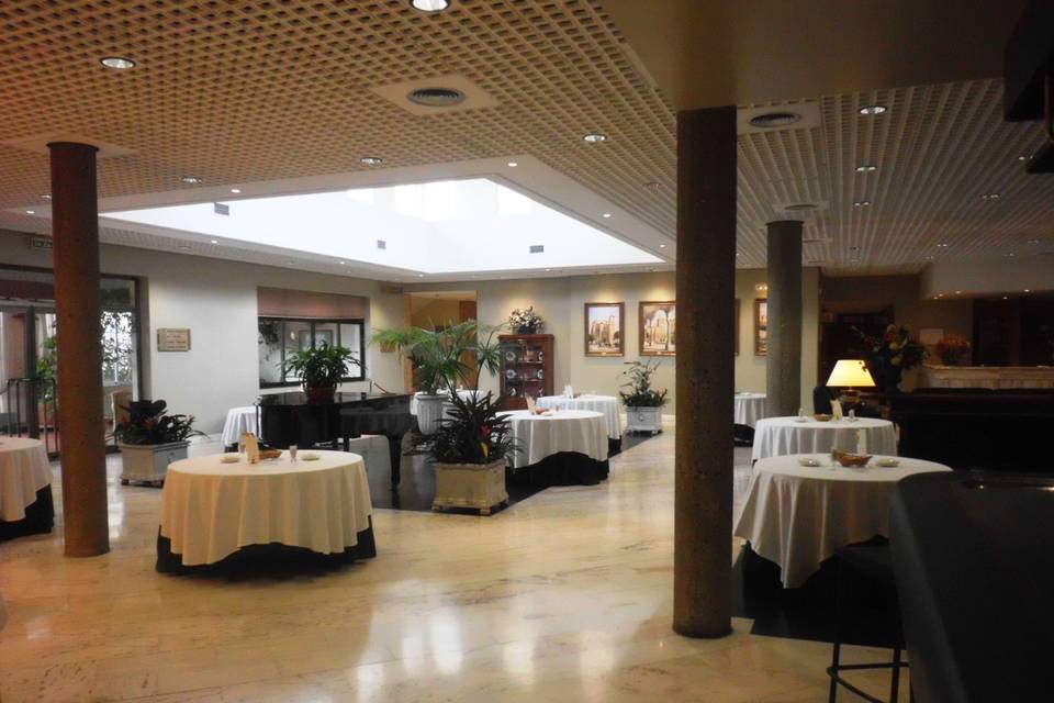 Cóctel. Hall del hotel