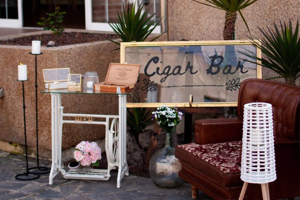 Cigar bar