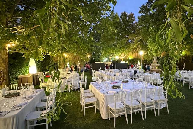 Cena en jardín