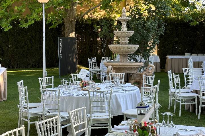 Cena en jardín