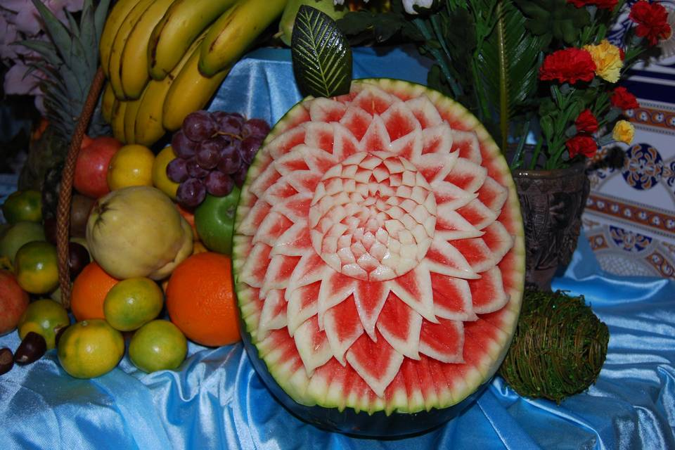 Sandia tallada en bodegon