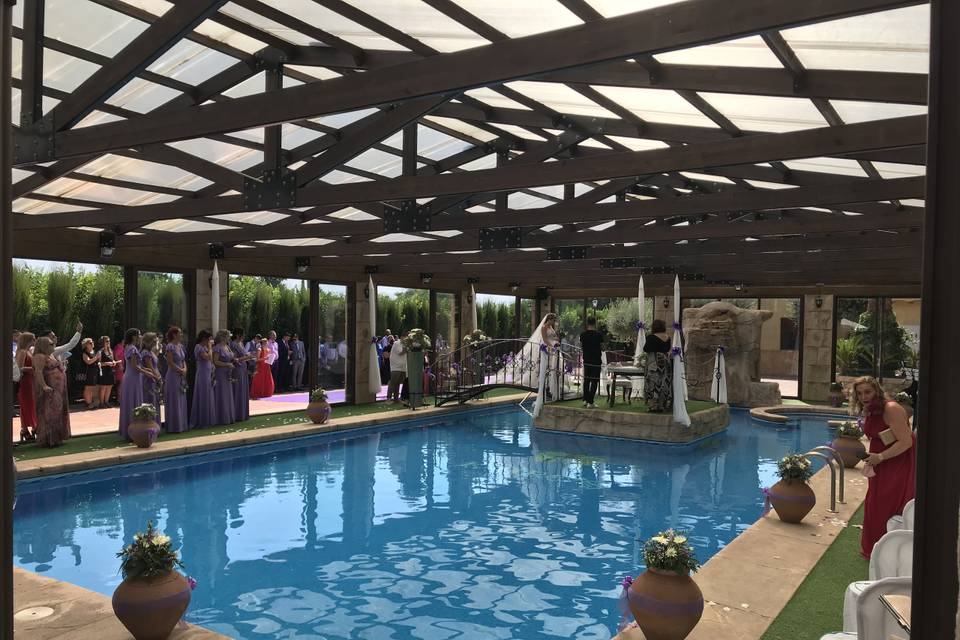 Ceremonia civil en la piscina