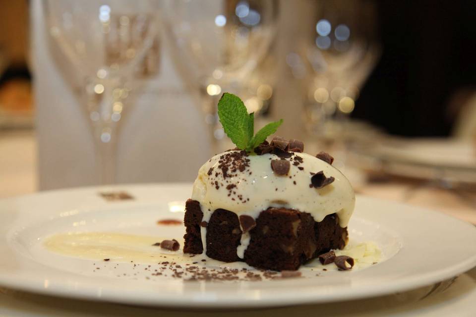 Brownie con helado de vainilla