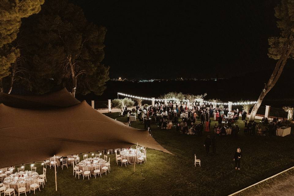 Jardín de noche