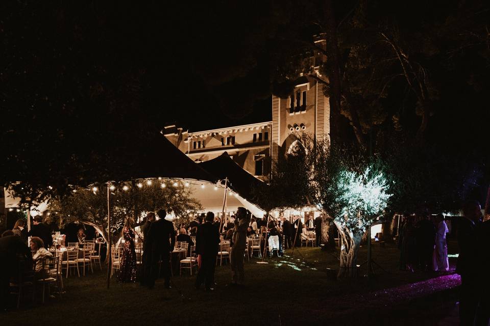 Jardín de noche