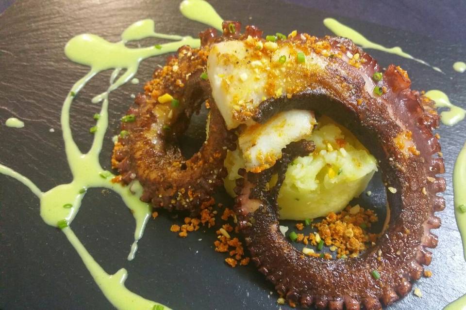 Pulpo con emulsión de mojo verde