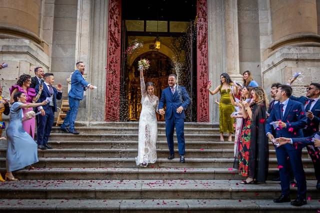 Salida de los novios