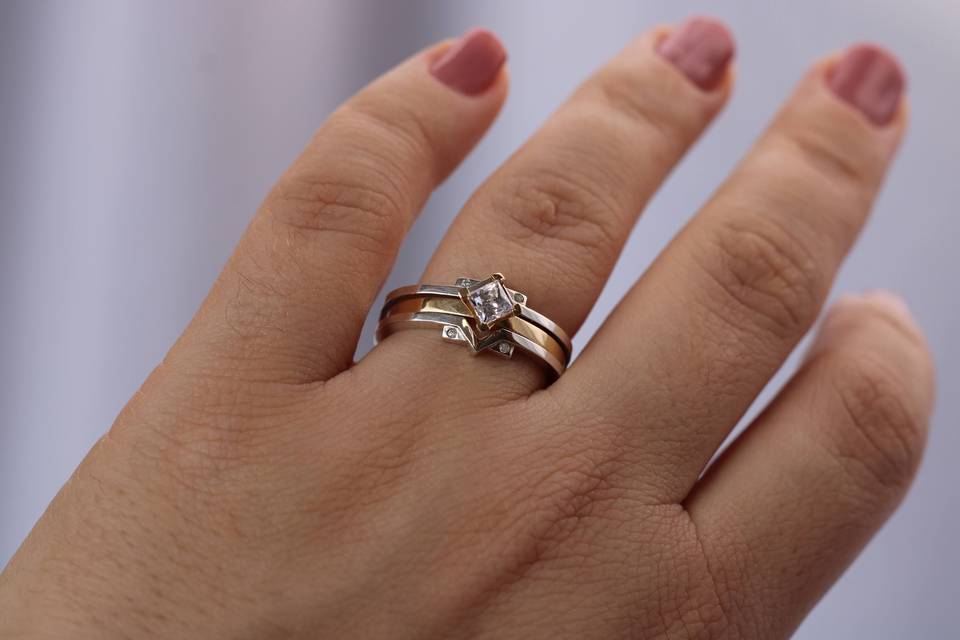 Anillo de compromiso y boda