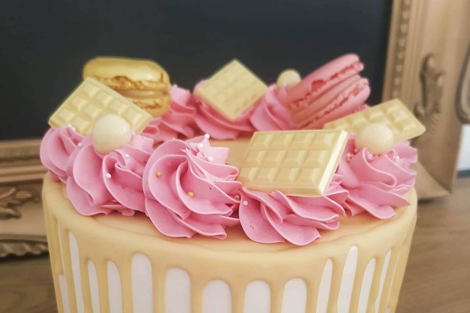 Drip cake rosa-dorado