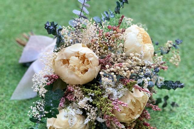 Ramo de novia de flores preservadas Cereza