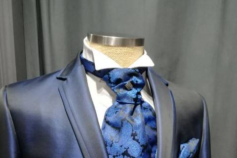 Traje novio brocado azul