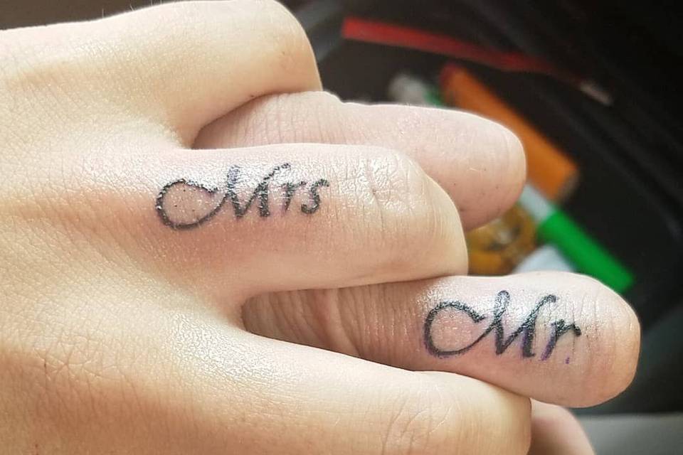 Pon una tatuadora en tu boda