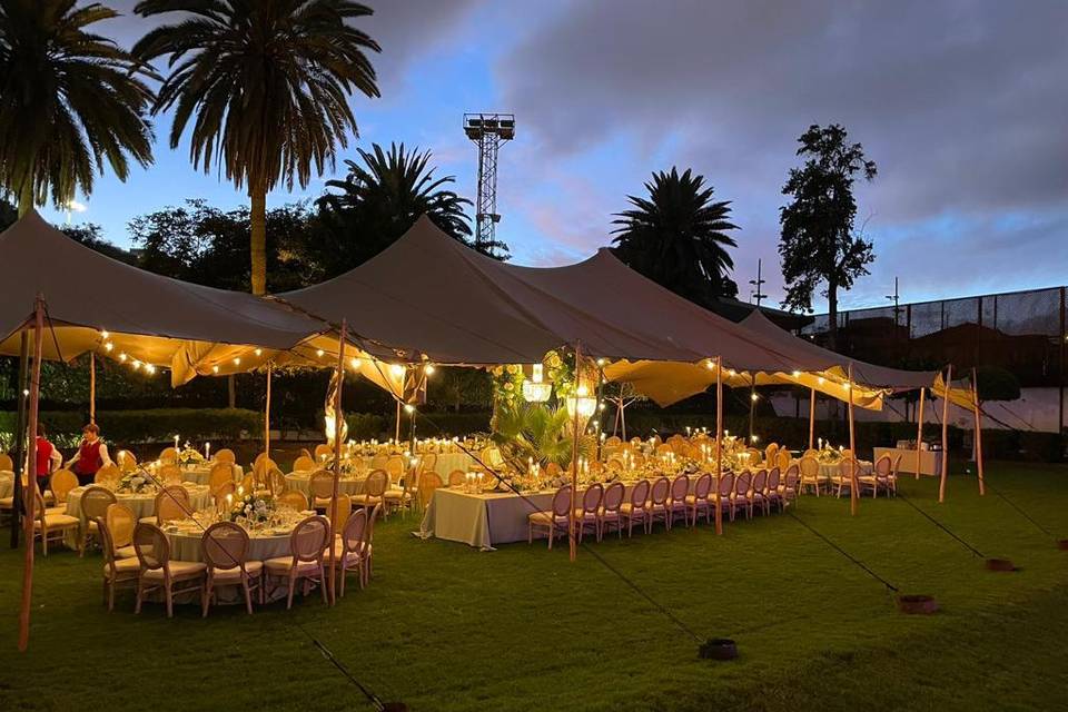 Cena boda en jardín Atrio