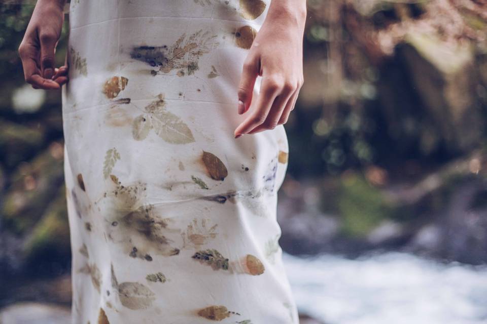 Vestido teñido con flores