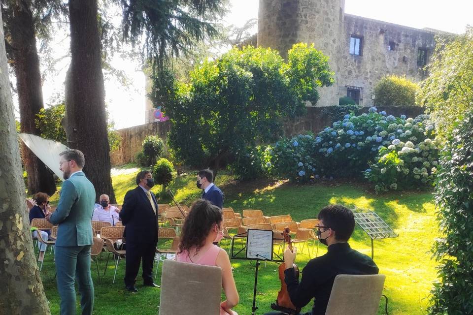 Violín y viola en ceremonia