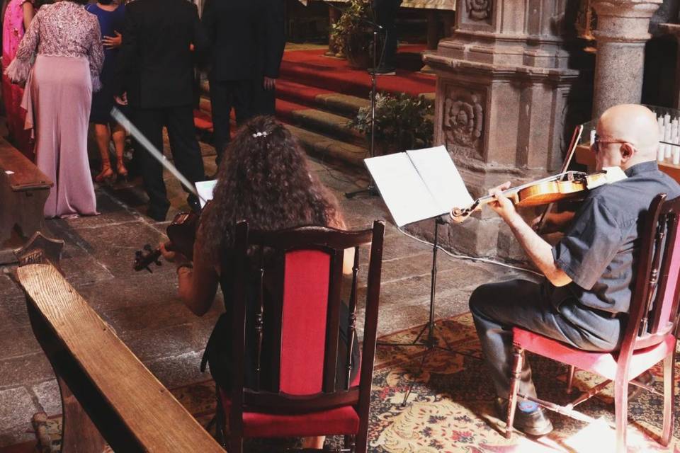 Violín y viola. Ceremonia religiosa