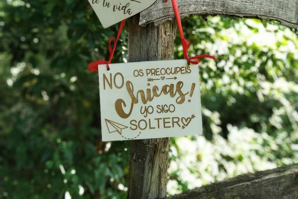 Carteles de boda de madera