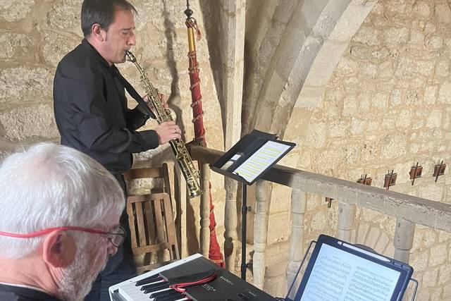Dúo órgano y saxo.