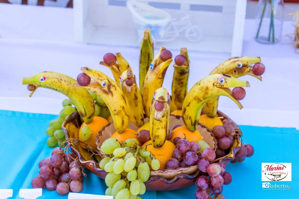 Buffet de quesos con frutas